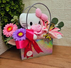R-1 Arreglo Peluche Hello Kitty.